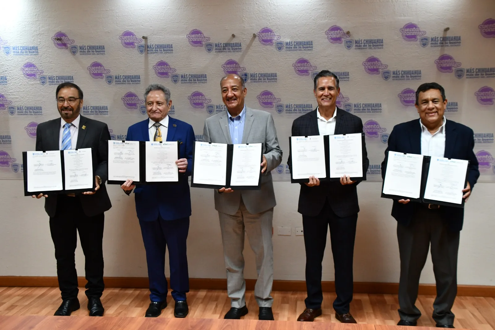 SEyD agiliza entrega de cédulas estatales para egresados de la UTCH y el Itsncg