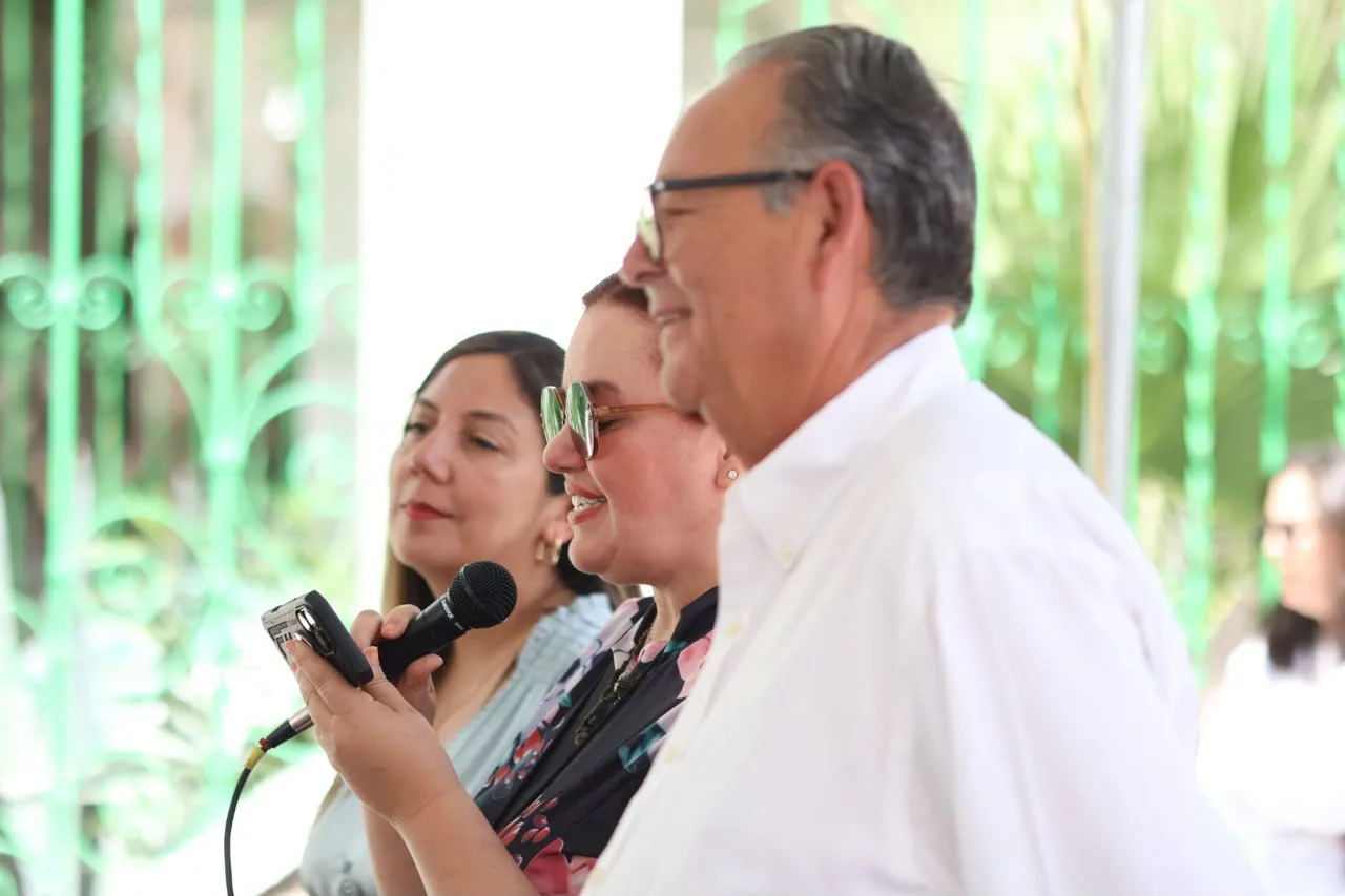 Lucía Barrios presenta “La familia que crees, creas” en el Festival del Libro y las Artes de Ciudad Juárez 2026 - imagen 1