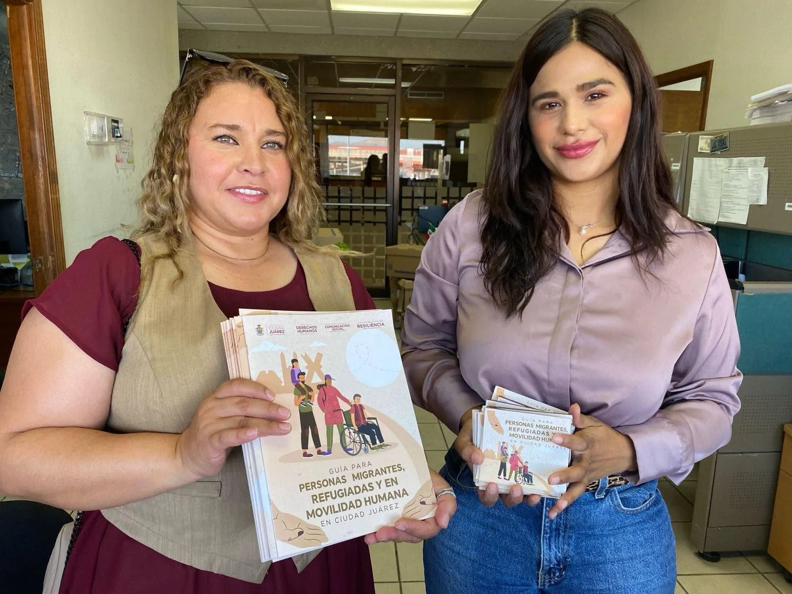 Ciudad Juárez distribuye guía informativa para apoyar a personas migrantes y refugiadas