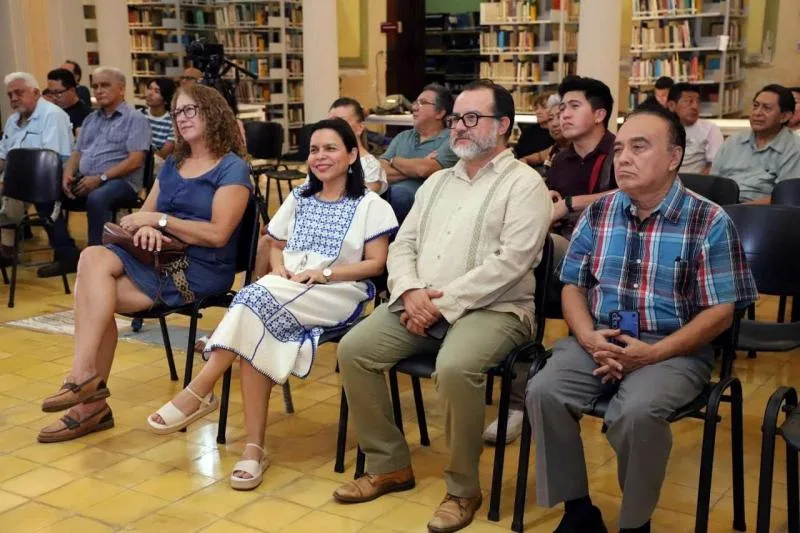 La escritora Aída López comparte su proceso creativo en la Biblioteca Cepeda Peraza de Mérida - imagen 3