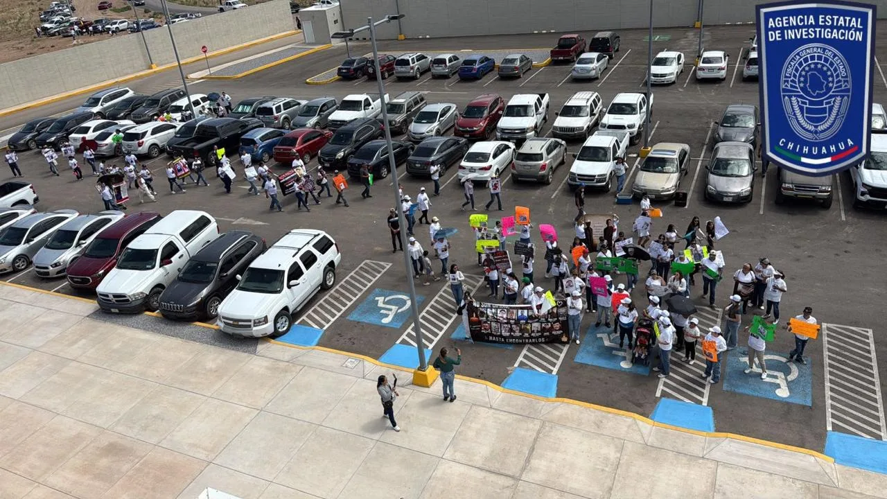Fiscalía de Chihuahua atiende marcha de familiares de personas ausentes en Nuevo Casas Grandes - imagen 1