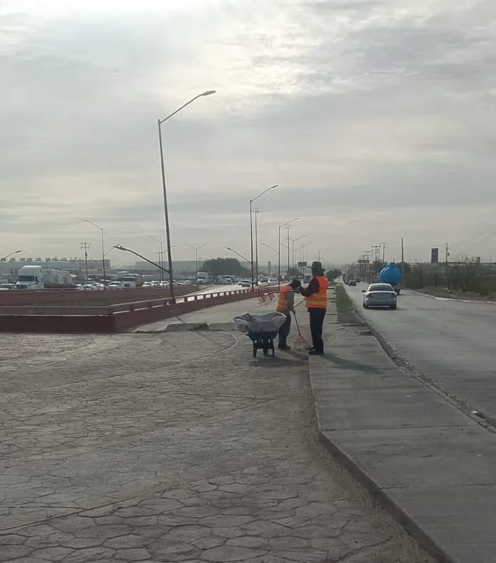 Refuerzan limpieza en glorieta del Kilómetro 20 para reducir residuos y riesgos viales - imagen 4