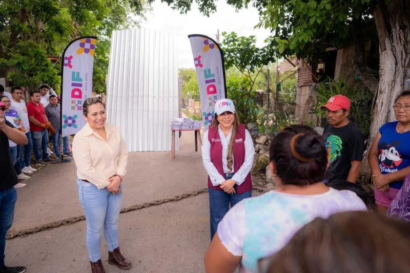 DIF Yucatán entrega láminas y lonas para apoyar a familias afectadas por lluvias en Pueblo Unido - imagen 3