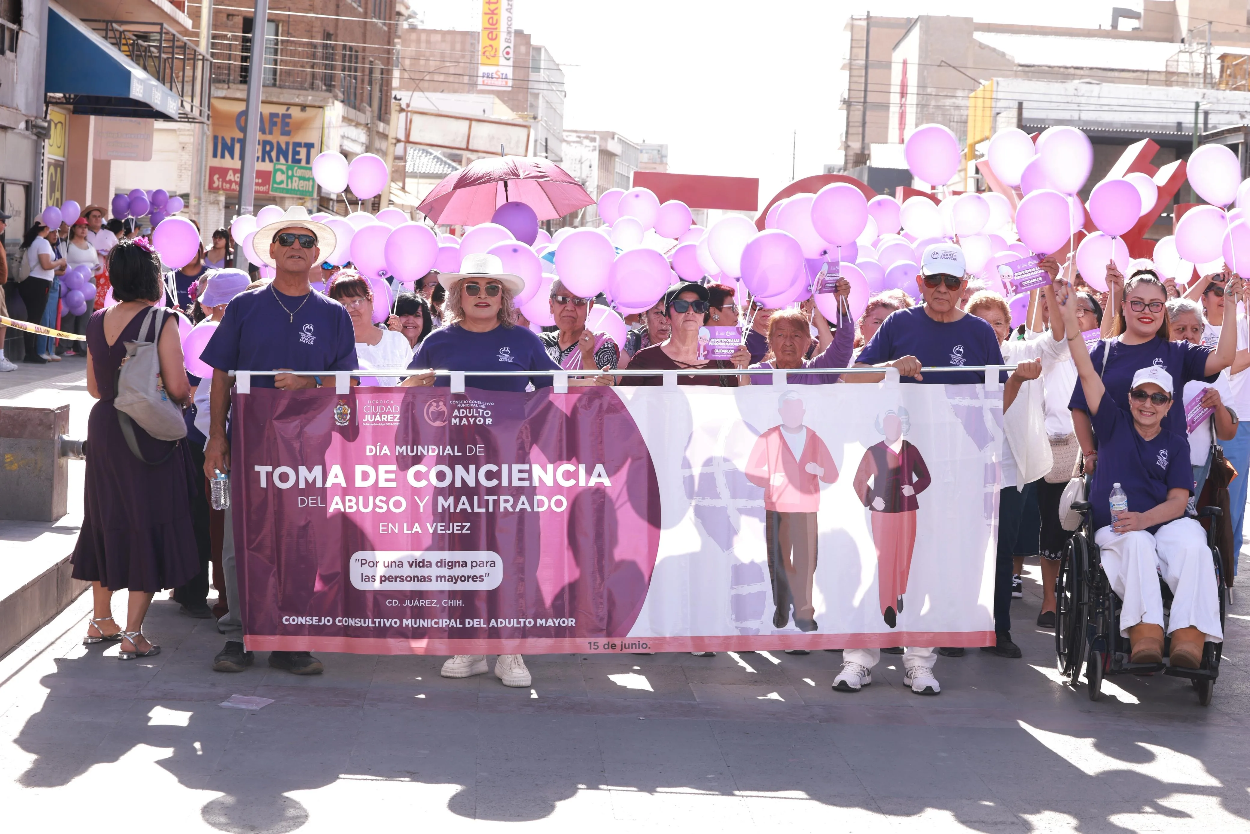 Adultos mayores recorren avenida 16 de Septiembre para visibilizar el maltrato en la vejez en Ciudad Juárez - imagen 7