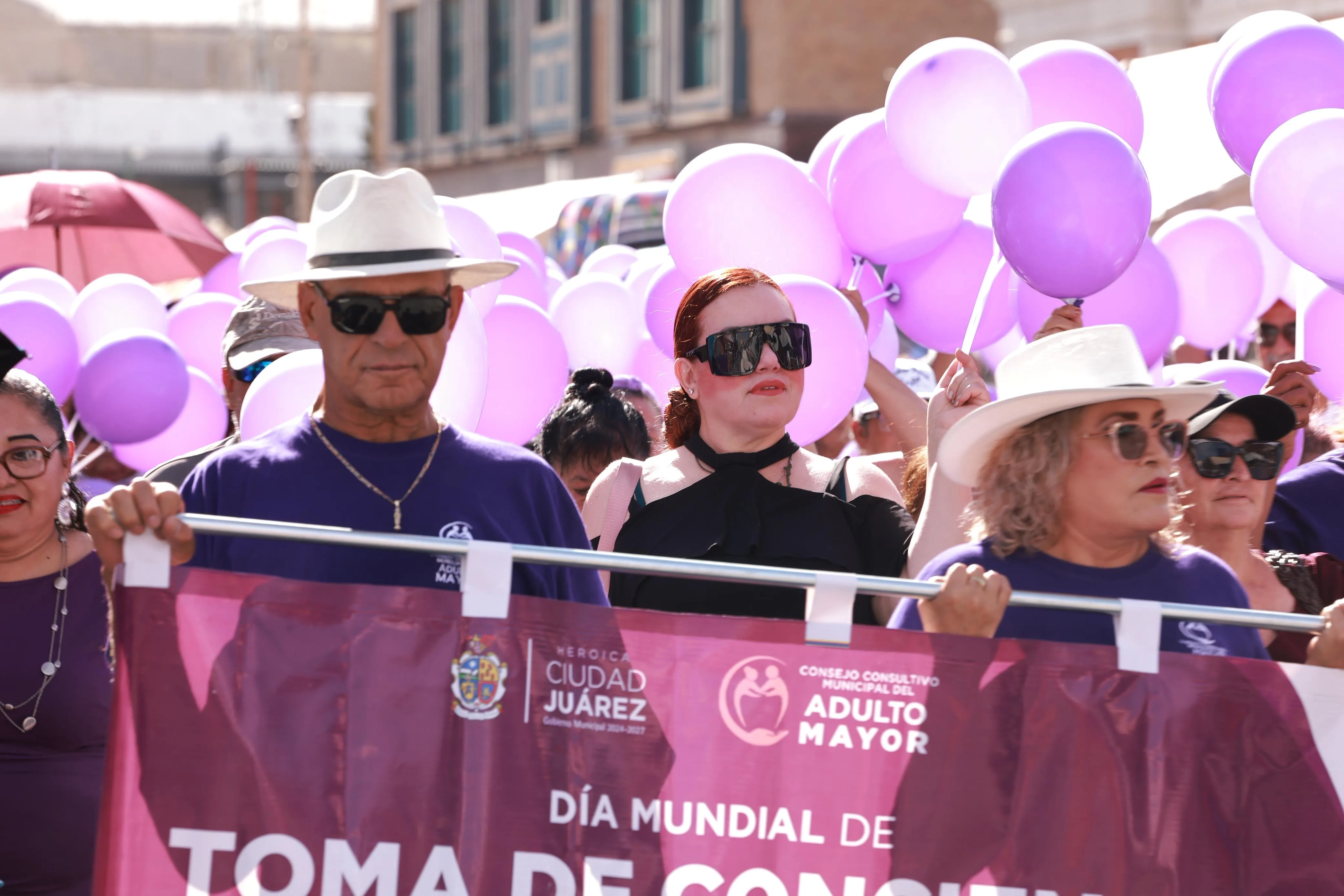 Adultos mayores recorren avenida 16 de Septiembre para visibilizar el maltrato en la vejez en Ciudad Juárez - imagen 16