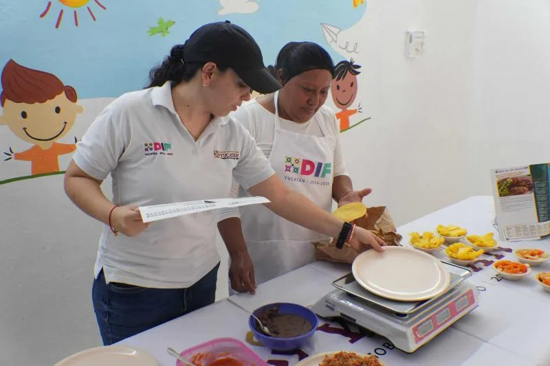 DIF Yucatán capacita a cocineras voluntarias en higiene y alimentación saludable en Progreso - imagen 2