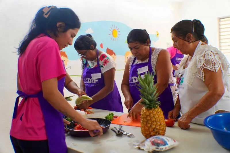 DIF Yucatán capacita a cocineras voluntarias en higiene y alimentación saludable en Progreso - imagen 3