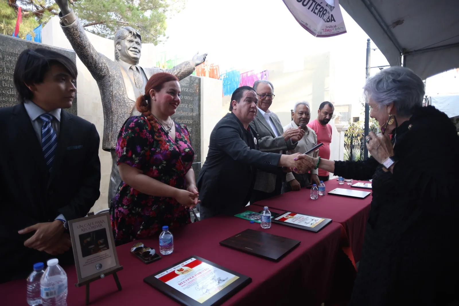 Ciudad Juárez rinde homenaje póstumo a Emilio Gutiérrez de Alba en FELIJU 2026 - imagen 4