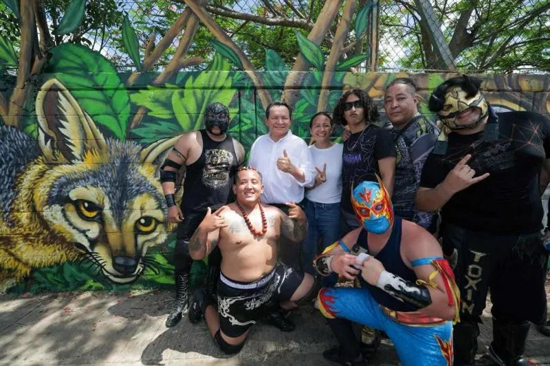Gobernador de Yucatán inaugura exposición urbana para prevenir la violencia en Mérida