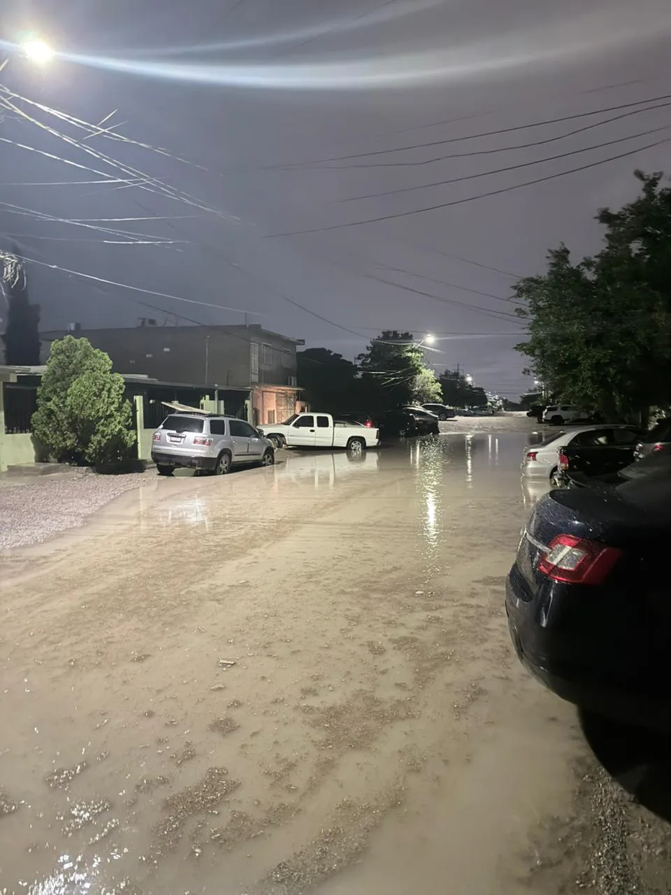 Protección Civil reporta inundaciones, cortocircuitos y árboles caídos por lluvias en Ciudad Juárez - imagen 1