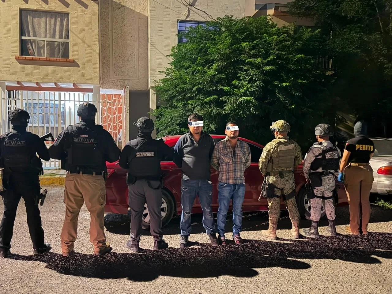 Cateos simultáneos en Ciudad Juárez dejan 15 detenidos y aseguramiento de drogas, armas y vehículos