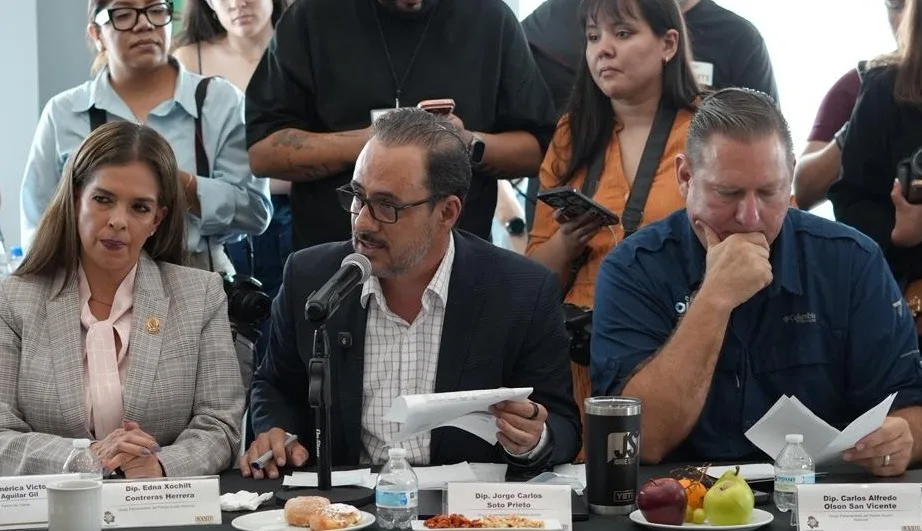 Cruz Pérez Cuéllar evita aclarar omisiones en ISR y culpa a su antecesor en Juárez