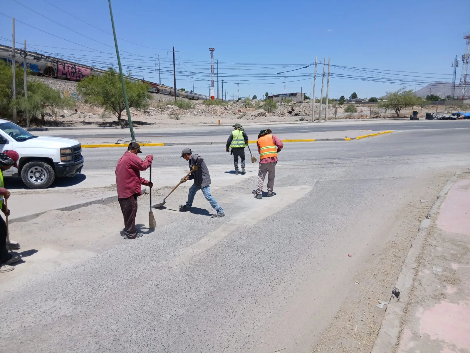 Dirección de Limpia intensifica labores en avenidas principales para mejorar imagen urbana en San Luis Potosí