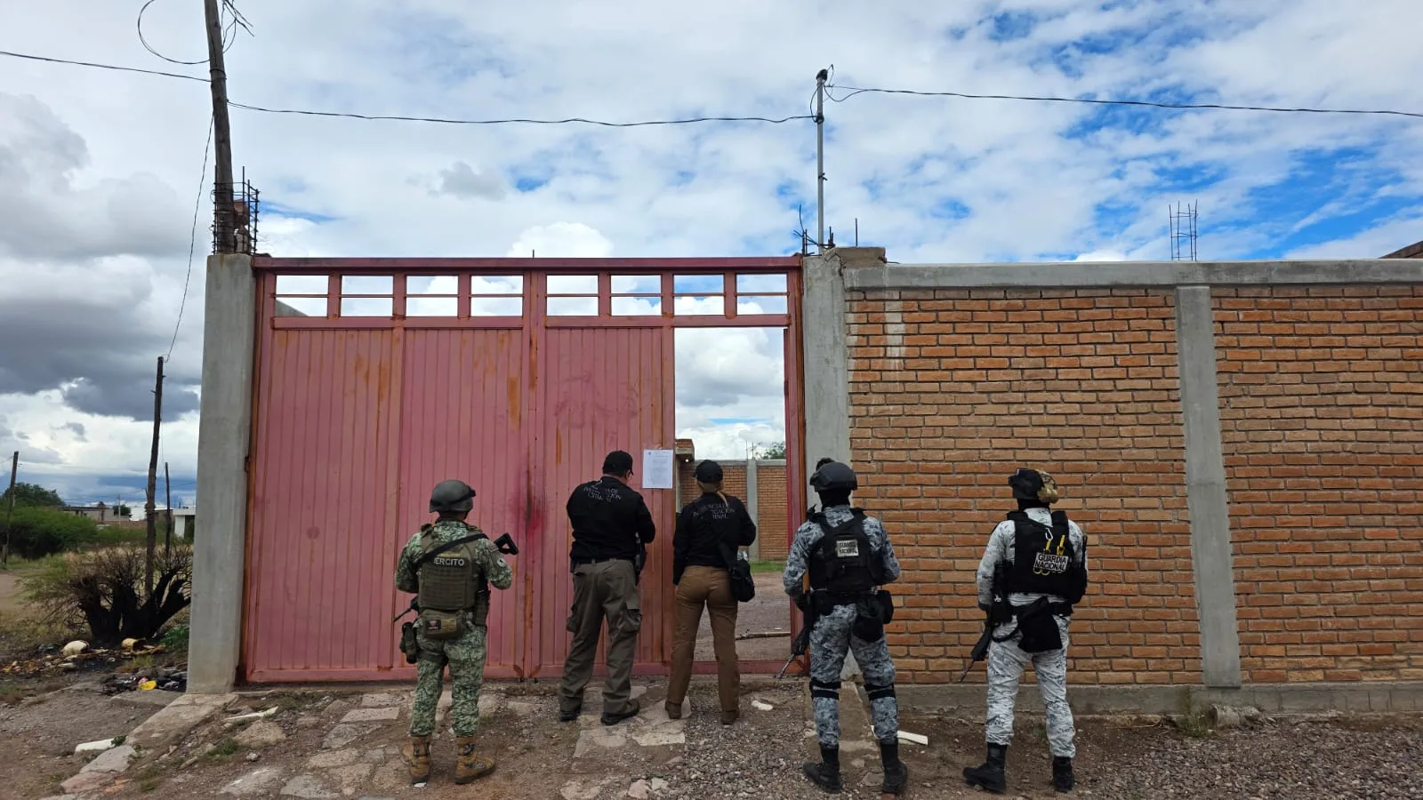 FGR de Durango realiza cateo y asegura armas y municiones en operativo conjunto