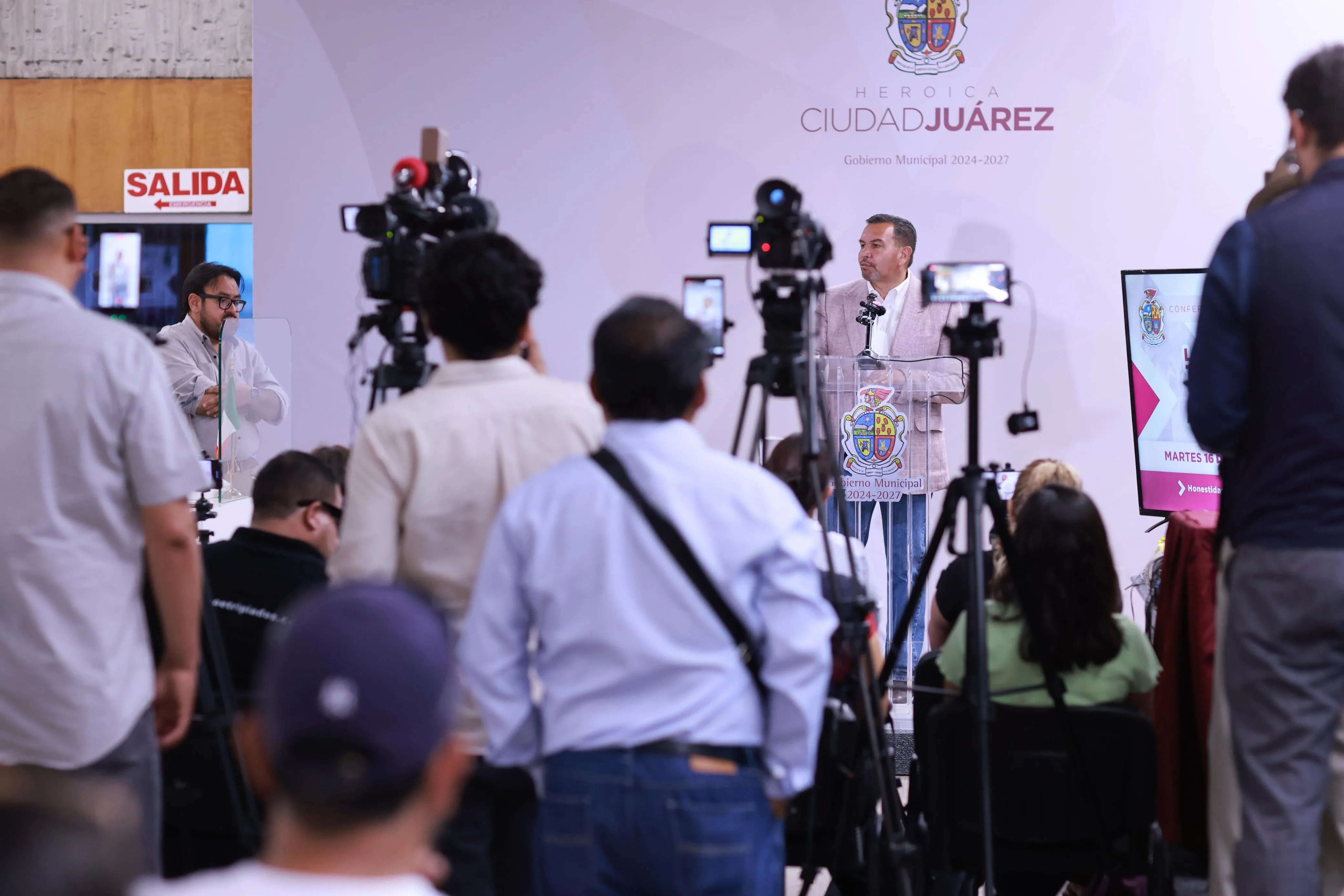 Cruz Pérez Cuéllar detalla en Congreso el manejo del adeudo de ISR y revisiones sobre barredoras en Juárez