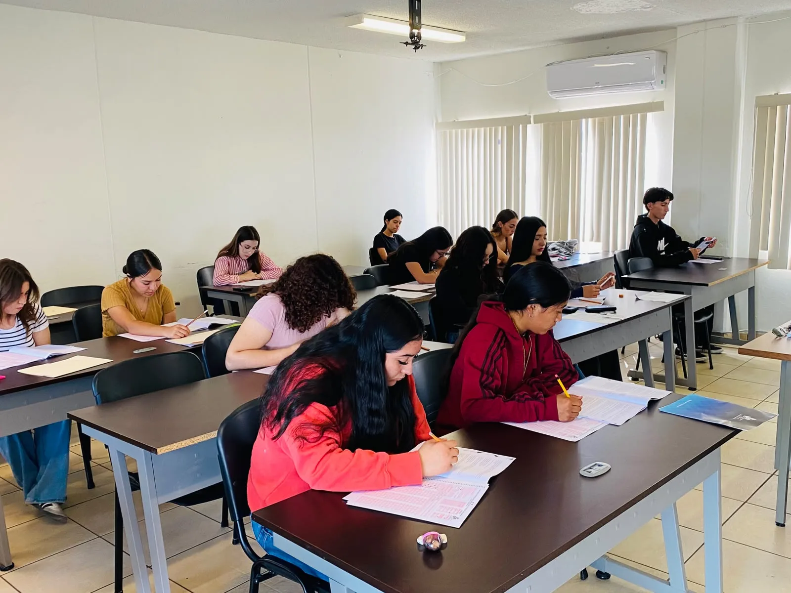 Cerca de mil aspirantes presentan examen de admisión a la Upnech en Chihuahua - imagen 4