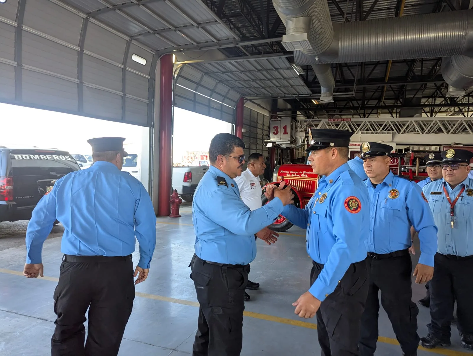 Capitán Manuel Ambriz Collazo concluye 28 años en Bomberos de Ciudad Juárez