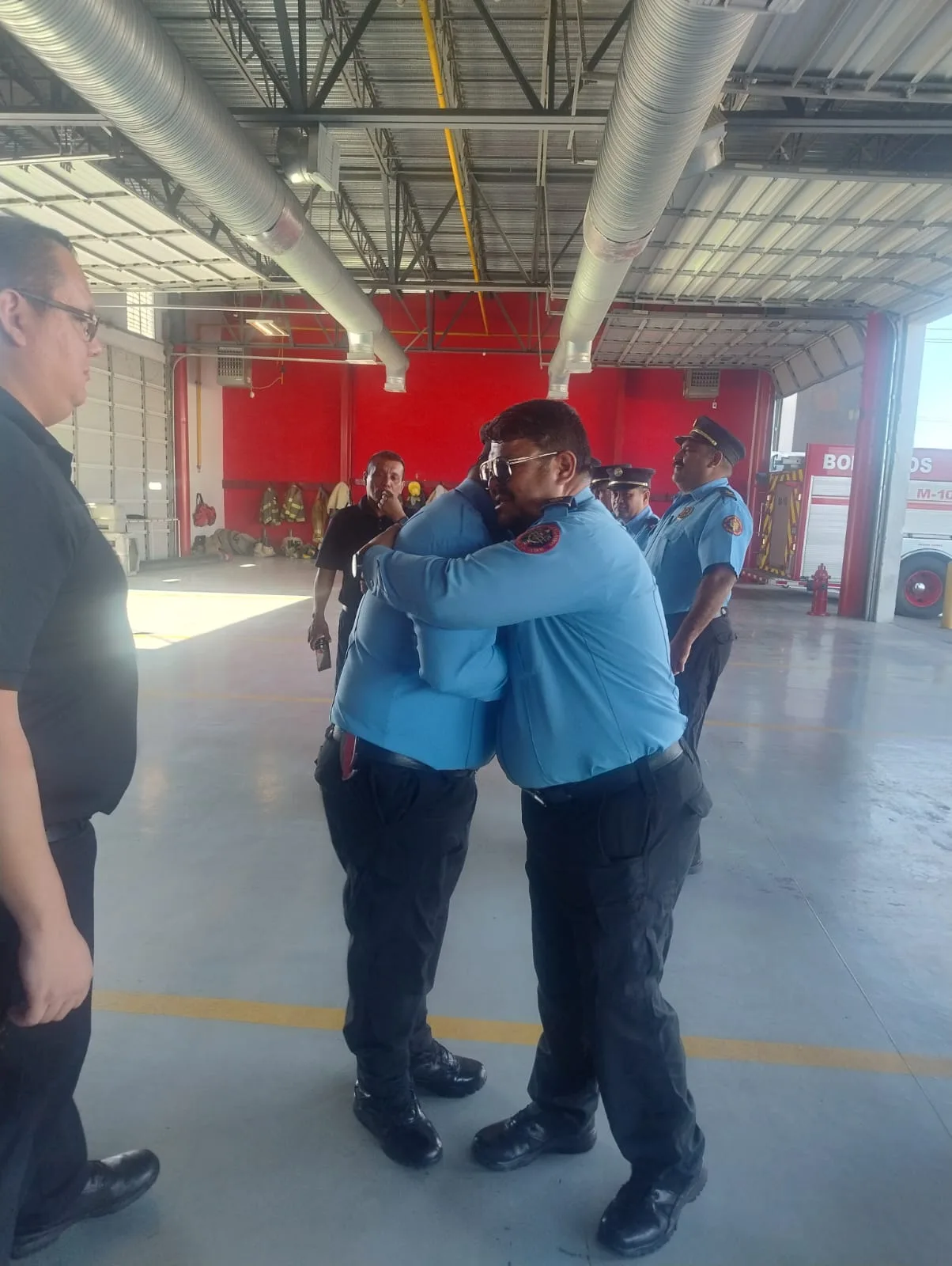 Capitán Manuel Ambriz Collazo concluye 28 años en Bomberos de Ciudad Juárez - imagen 1