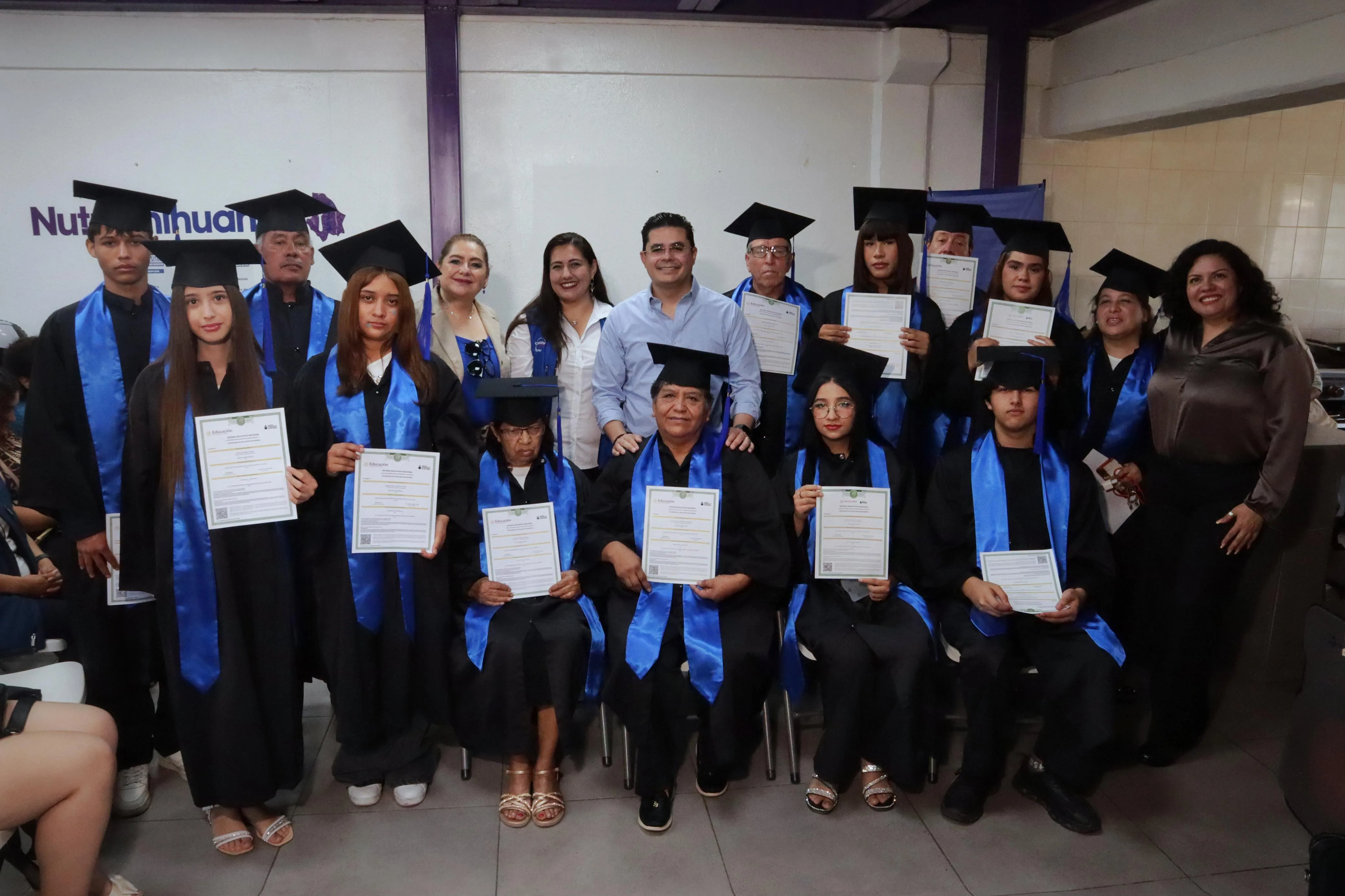 16 personas concluyen la educación básica en el Centro Comunitario Madera 65, en Chihuahua