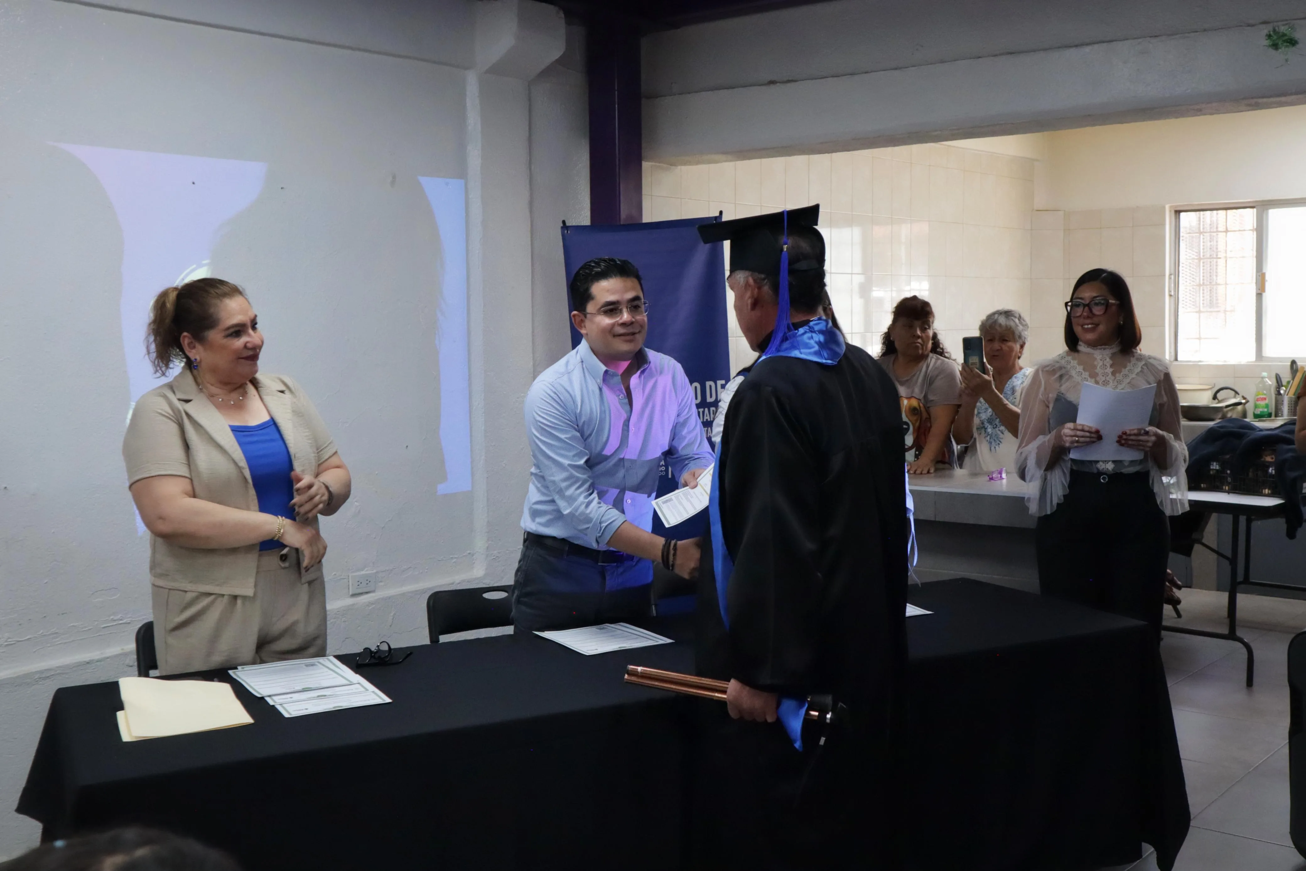 16 personas concluyen la educación básica en el Centro Comunitario Madera 65, en Chihuahua - imagen 3