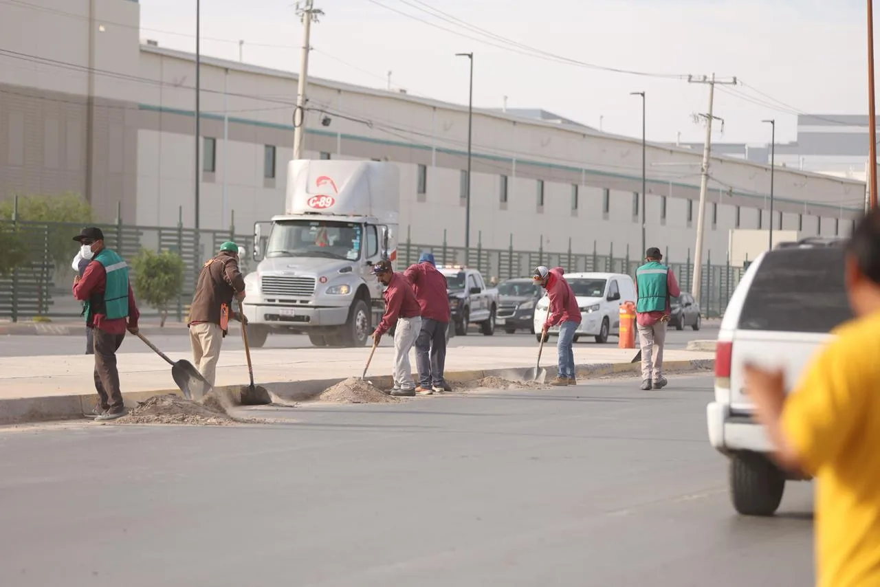 Presidente Municipal de Juárez supervisa avances en mantenimiento urbano de 48 avenidas prioritarias - imagen 13