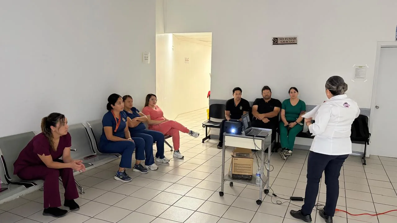 Personal de urgencias y medicina preventiva en Juárez recibe capacitación en manejo de vacunas y RCP