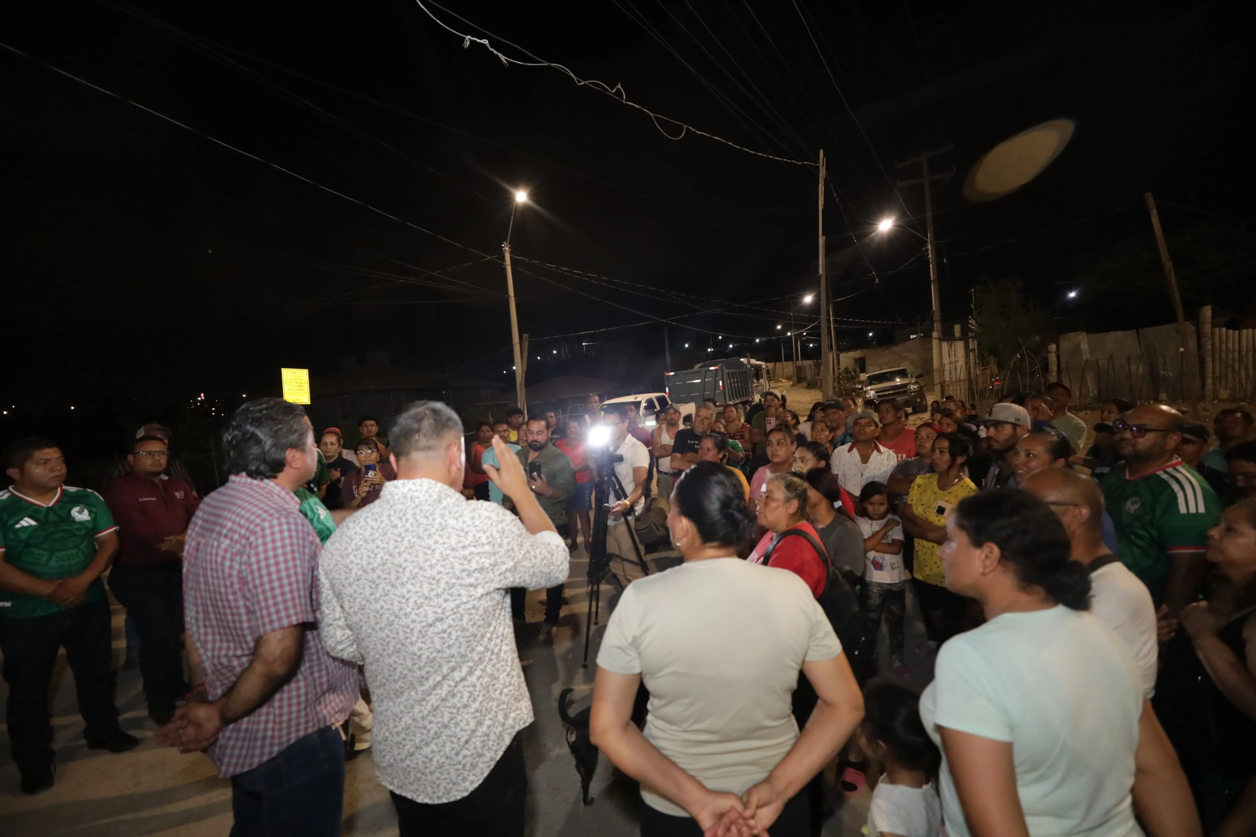 Instalan 75 nuevas luminarias en la colonia Juanita Luna de Ciudad Juárez - imagen 7