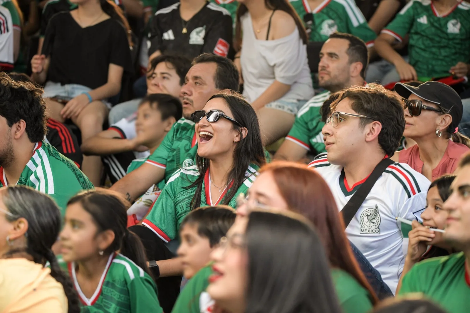 Miles de chihuahuenses siguen el segundo partido de México en la Fiesta Mundialista de Plaza del Ángel - imagen 2