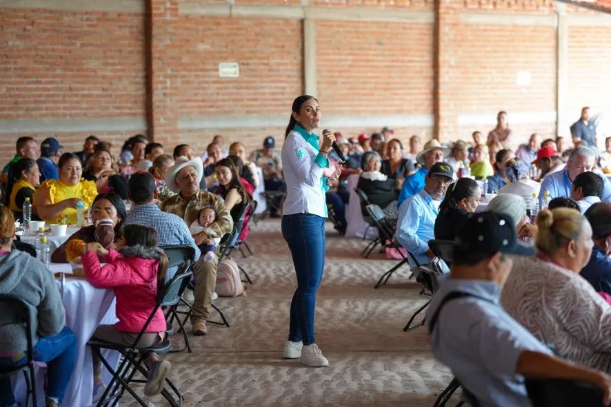 Ale Gutiérrez impulsa obras y diálogo con delegados rurales en León, Guanajuato